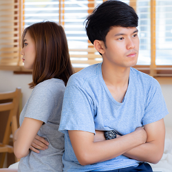 A couple sit facing away from one another as they argue. A marriage counselor in California can improve communication. Learn more about Roseville relationship counseling today by searching "online marriage counseling, California" today! 95678
