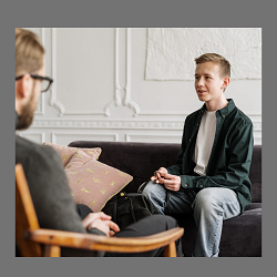 photo of a gender fluid individual in counseling. They get online therapy in california with an online therapist at the relationship therapy center